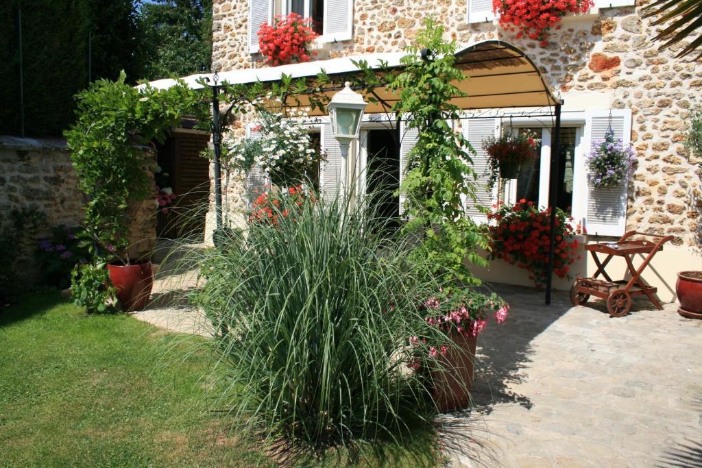 Gites Le Petit Nailly Magny-les-Hameaux Esterno foto