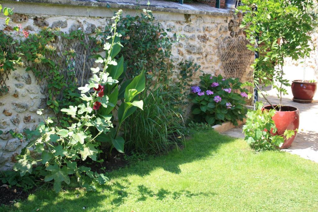 Gites Le Petit Nailly Magny-les-Hameaux Esterno foto